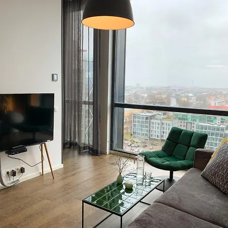 Orange Tower & Free Parking Apartmán *