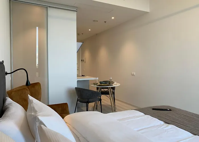 Orange Tower & Free Parking 塔林